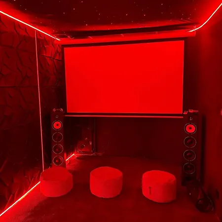 Eleven 185 M2 Gaming Cinema Sauna 公寓