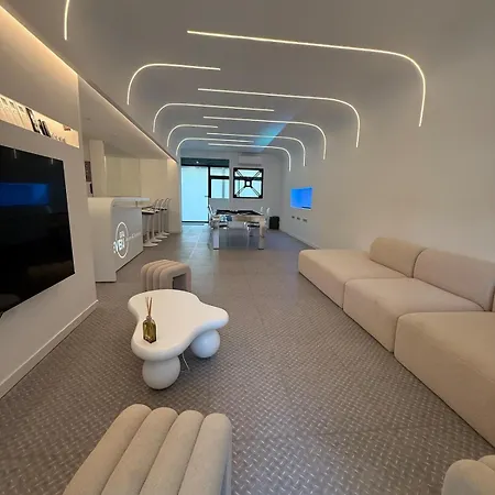 Eleven 185 M2 Gaming Cinema Sauna 公寓