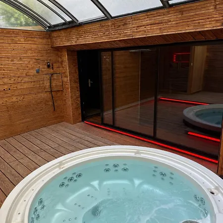 Eleven 185 M2 Gaming Cinema Sauna 公寓